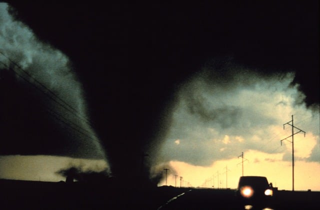 Wat is het verschil tussen een Tornado Watch en een Tornado Warning?